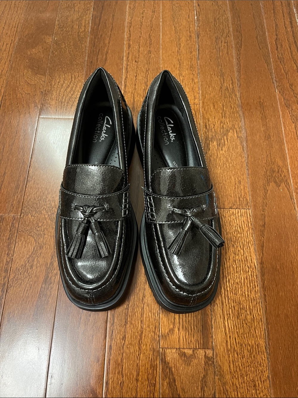 NWT Clarks Lauryl Tassel Gun Metal Patent Leather Tassel Loafers for Women